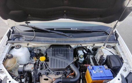 Renault Logan II, 2017 год, 690 000 рублей, 11 фотография