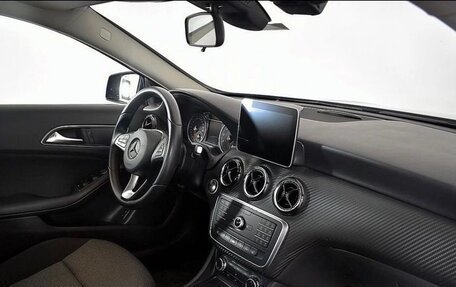 Mercedes-Benz GLA, 2018 год, 1 900 000 рублей, 8 фотография