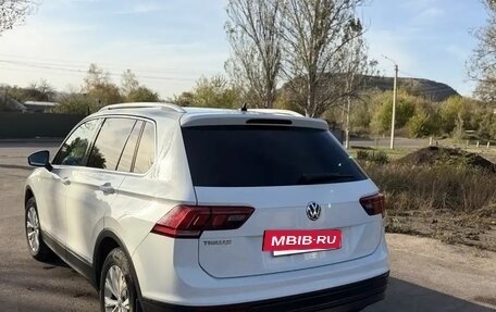 Volkswagen Tiguan II, 2018 год, 2 100 000 рублей, 2 фотография