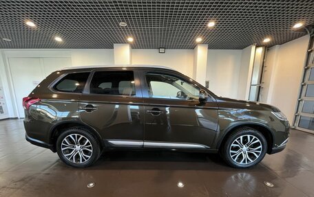 Mitsubishi Outlander III рестайлинг 3, 2017 год, 1 900 000 рублей, 2 фотография