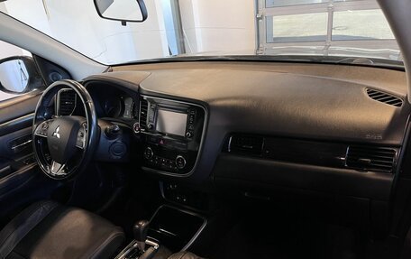 Mitsubishi Outlander III рестайлинг 3, 2017 год, 1 900 000 рублей, 12 фотография