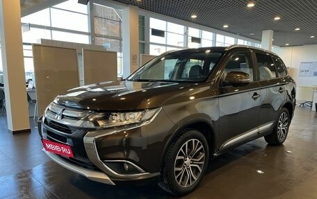 Mitsubishi Outlander III рестайлинг 3, 2017 год, 1 900 000 рублей, 7 фотография