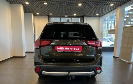 Mitsubishi Outlander III рестайлинг 3, 2017 год, 1 900 000 рублей, 4 фотография