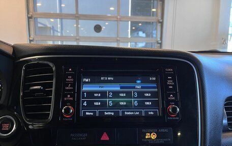 Mitsubishi Outlander III рестайлинг 3, 2017 год, 1 900 000 рублей, 14 фотография