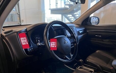 Mitsubishi Outlander III рестайлинг 3, 2017 год, 1 900 000 рублей, 22 фотография
