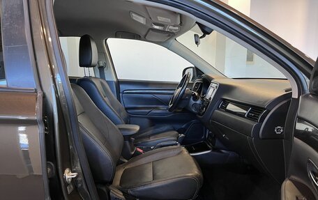 Mitsubishi Outlander III рестайлинг 3, 2017 год, 1 900 000 рублей, 28 фотография