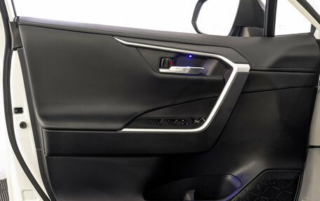Toyota RAV4, 2024 год, 3 890 000 рублей, 19 фотография