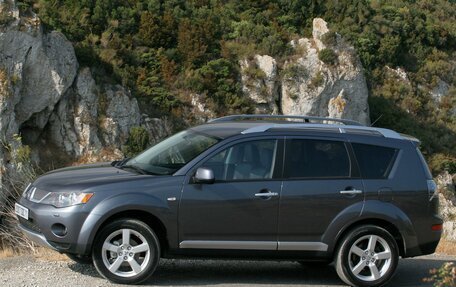 Mitsubishi Outlander III рестайлинг 3, 2008 год, 900 000 рублей, 2 фотография