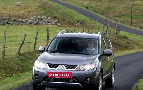 Mitsubishi Outlander III рестайлинг 3, 2008 год, 900 000 рублей, 3 фотография
