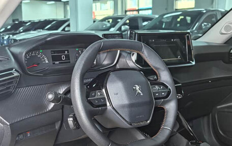 Peugeot 2008 II, 2023 год, 1 900 000 рублей, 12 фотография