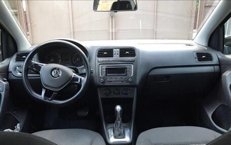 Volkswagen Polo VI (EU Market), 2015 год, 700 000 рублей, 3 фотография