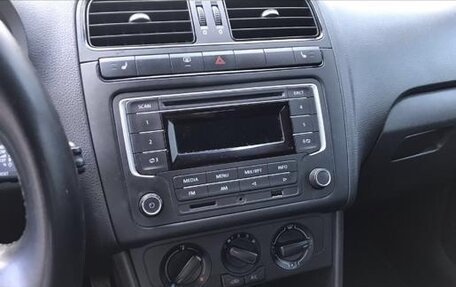 Volkswagen Polo VI (EU Market), 2015 год, 700 000 рублей, 4 фотография