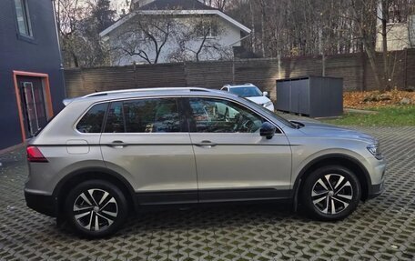Volkswagen Tiguan II, 2020 год, 2 350 000 рублей, 2 фотография