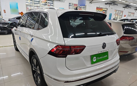 Volkswagen Tiguan II, 2022 год, 2 350 000 рублей, 4 фотография