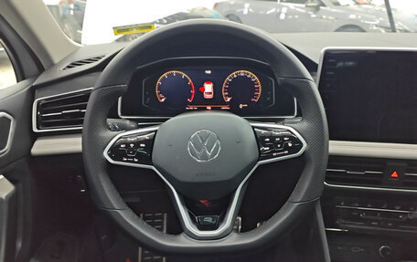 Volkswagen Tiguan II, 2022 год, 2 350 000 рублей, 13 фотография
