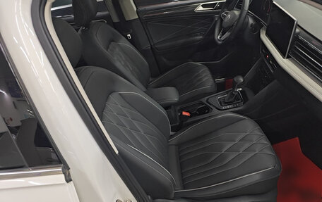 Volkswagen Tiguan II, 2022 год, 2 350 000 рублей, 18 фотография