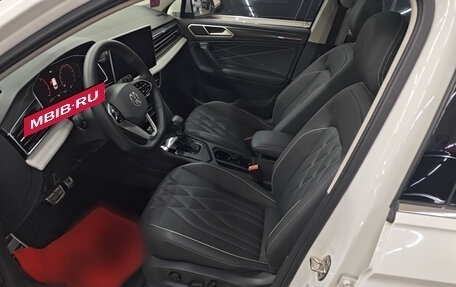 Volkswagen Tiguan II, 2022 год, 2 350 000 рублей, 17 фотография