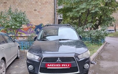 Mitsubishi Outlander III рестайлинг 3, 2012 год, 1 100 000 рублей, 18 фотография