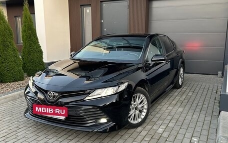 Toyota Camry, 2019 год, 2 950 000 рублей, 4 фотография