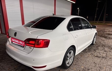 Volkswagen Jetta VII, 2013 год, 950 000 рублей, 2 фотография