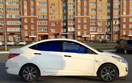 Hyundai Solaris II рестайлинг, 2013 год, 550 000 рублей, 4 фотография