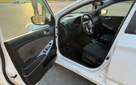 Hyundai Solaris II рестайлинг, 2013 год, 550 000 рублей, 3 фотография