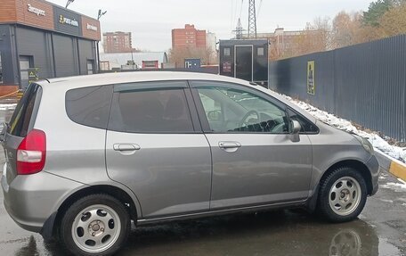 Honda Fit III, 2004 год, 380 000 рублей, 2 фотография