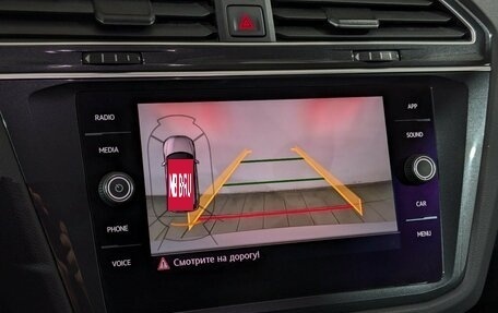 Volkswagen Tiguan II, 2018 год, 2 855 000 рублей, 2 фотография