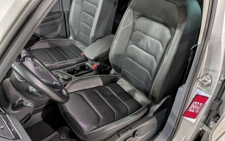 Volkswagen Tiguan II, 2018 год, 2 855 000 рублей, 3 фотография