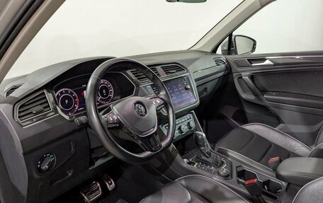 Volkswagen Tiguan II, 2018 год, 2 855 000 рублей, 29 фотография