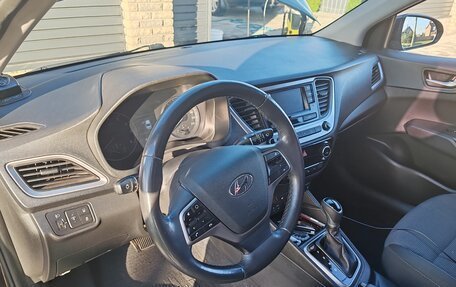 Hyundai Solaris II рестайлинг, 2018 год, 1 350 000 рублей, 11 фотография