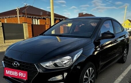 Hyundai Solaris II рестайлинг, 2018 год, 1 350 000 рублей, 5 фотография