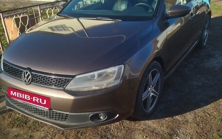 Volkswagen Jetta VII, 2011 год, 750 000 рублей, 3 фотография