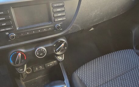 KIA Rio IV, 2018 год, 1 100 000 рублей, 12 фотография