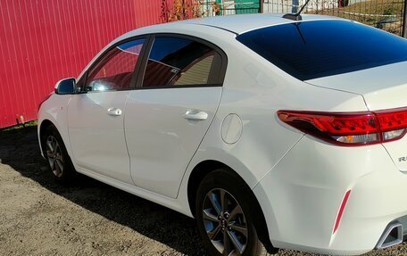KIA Rio IV, 2021 год, 1 390 000 рублей, 2 фотография