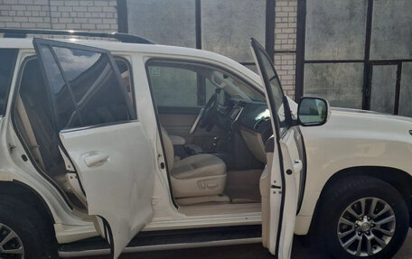 Toyota Land Cruiser Prado 150 рестайлинг, 2018 год, 3 900 000 рублей, 4 фотография
