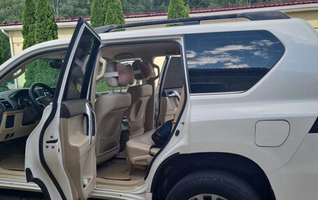 Toyota Land Cruiser Prado 150 рестайлинг, 2018 год, 3 900 000 рублей, 8 фотография
