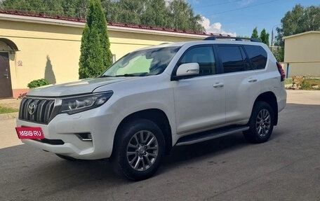 Toyota Land Cruiser Prado 150 рестайлинг, 2018 год, 3 900 000 рублей, 2 фотография