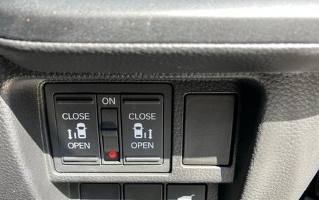 Honda Stepwgn, 2023 год, 2 310 700 рублей, 14 фотография