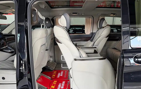 Mercedes-Benz V-Класс, 2022 год, 4 950 700 рублей, 16 фотография
