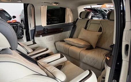 Mercedes-Benz V-Класс, 2022 год, 4 950 700 рублей, 19 фотография