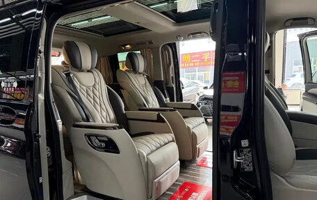 Mercedes-Benz V-Класс, 2022 год, 4 950 700 рублей, 21 фотография
