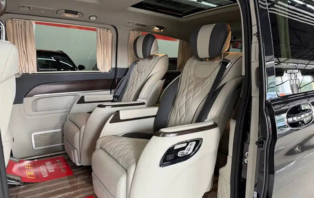 Mercedes-Benz V-Класс, 2022 год, 4 950 700 рублей, 23 фотография