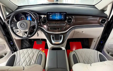 Mercedes-Benz V-Класс, 2022 год, 4 950 700 рублей, 26 фотография