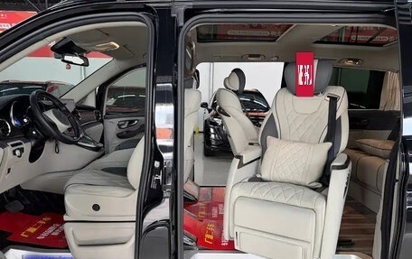 Mercedes-Benz V-Класс, 2022 год, 4 950 700 рублей, 20 фотография