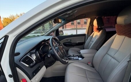 KIA Carnival III, 2020 год, 2 995 000 рублей, 31 фотография