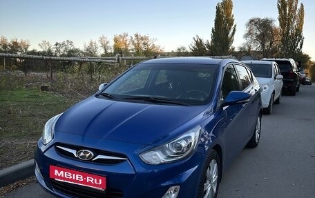 Hyundai Solaris II рестайлинг, 2011 год, 750 000 рублей, 2 фотография
