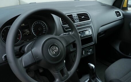 Volkswagen Polo VI (EU Market), 2011 год, 720 000 рублей, 11 фотография