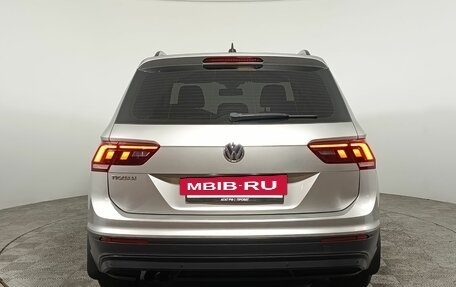 Volkswagen Tiguan II, 2019 год, 2 040 000 рублей, 6 фотография