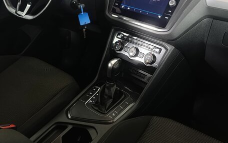 Volkswagen Tiguan II, 2019 год, 2 040 000 рублей, 13 фотография
